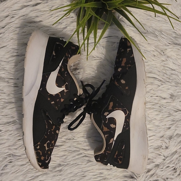 Nike Sneakers - Picture 3 of 4